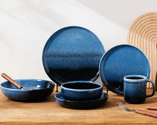 या छोट्या जागेत, काळाची कोमलता अस्पष्ट आहे