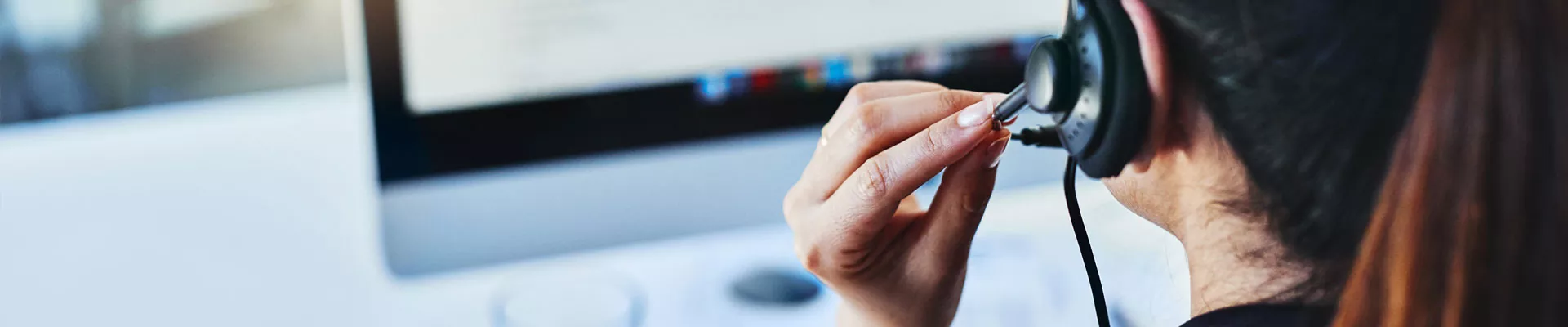 आमच्याशी संपर्क साधा