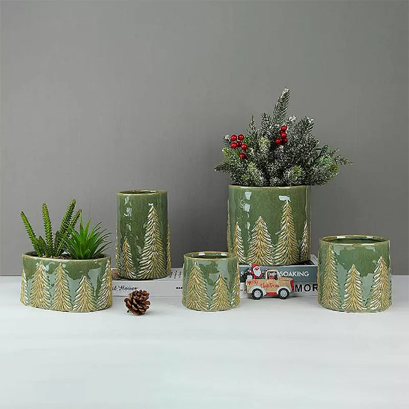 नक्षीदार ख्रिसमस पाइन फुलदाणी