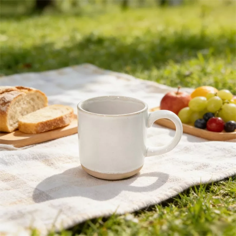 साधे आधुनिक सिरॅमिक प्रवास पांढरा मग